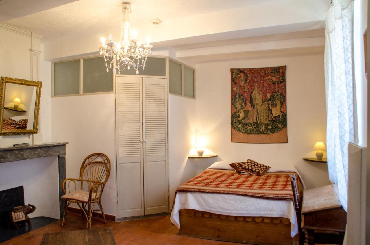 Hotel Les Remparts Венаск Екстер'єр фото